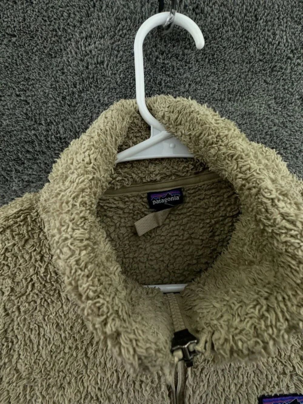 Patagonia Women’s Jacket Adult Medium Beige Fuzzy Soft 1/4 Zip Pullover Logo